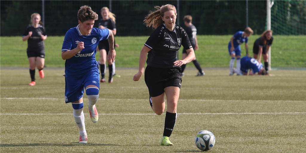 Vorbereitungscheck: Schwierige Mission für Fußballerinnen des PSV – Rückenwind aus Schalke-Sieg Lea Komsta (r.) und der PSV Bork setzten gegen Schalke ein Ausrufezeichen.