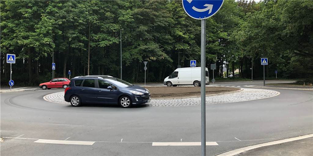Große Erleichterung für Autofahrer auf der Flughafenstraße Ein Kreisverkehr, den im Dortmunder Nordosten viele Menschen herbeigesehnt haben, ist endlich fertig