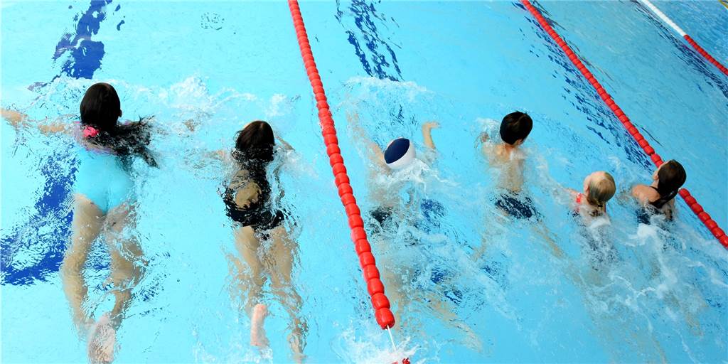 Ab Montag (30.8.) startet an den Dortmunder Schulen wieder das Schwimmen. Die Badbetreiber sind darüber nicht glücklich.