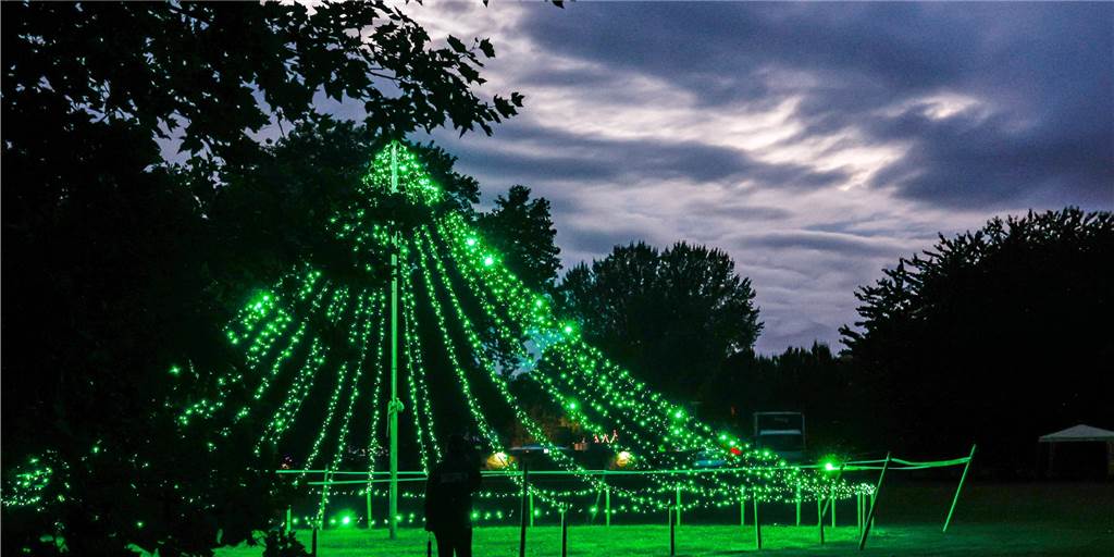 Gute Stimmung im Westfalenpark: So lief der Auftakt des Lichterfestes Ein Zelt aus grünen Lichterketten im Westfalenpark.