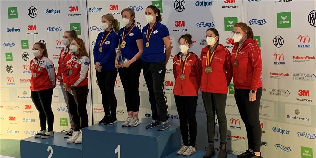 Medaillen-Jubel in München: Doppel-Bronze für VSS Epe zum DM-Auftakt Platz drei belegte das Team der Vereinigten Sportschützen Epe bei der DM in München.