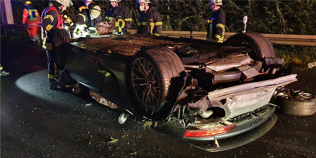 Mit Video - Zu schnell: 29-Jähriger verliert Kontrolle über 400-PS-Audi Mit Video - Zu schnell: 29-Jähriger verliert Kontrolle über 400-PS-Audi