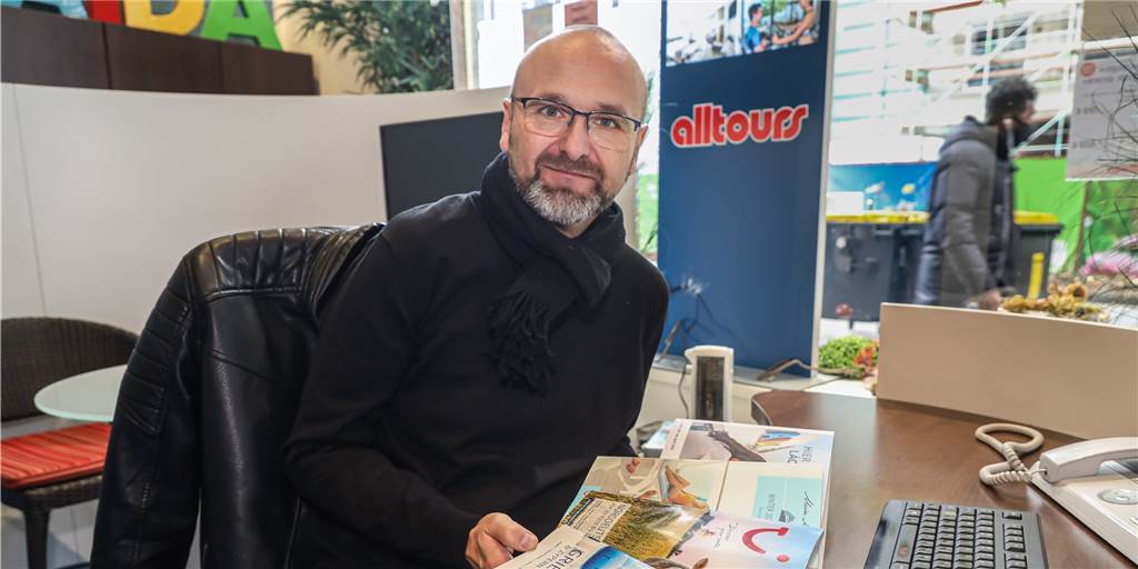 Dortmunder Reisebüro-Leiter: „Habe Arbeit ohne Ende, aber verdiene nix“ Viele Beratungen, viele Stornierungen, aber nur wenige Reisebuchungen. „Die Lage ist prekär“, sagt Michael Draeger vom Reisecafé Stoffregen an der Kampstraße in Dortmund. Auf Einladung des Bundeswirtschaftsministeriums war er jetzt in Berlin und schlug dort Alarm.