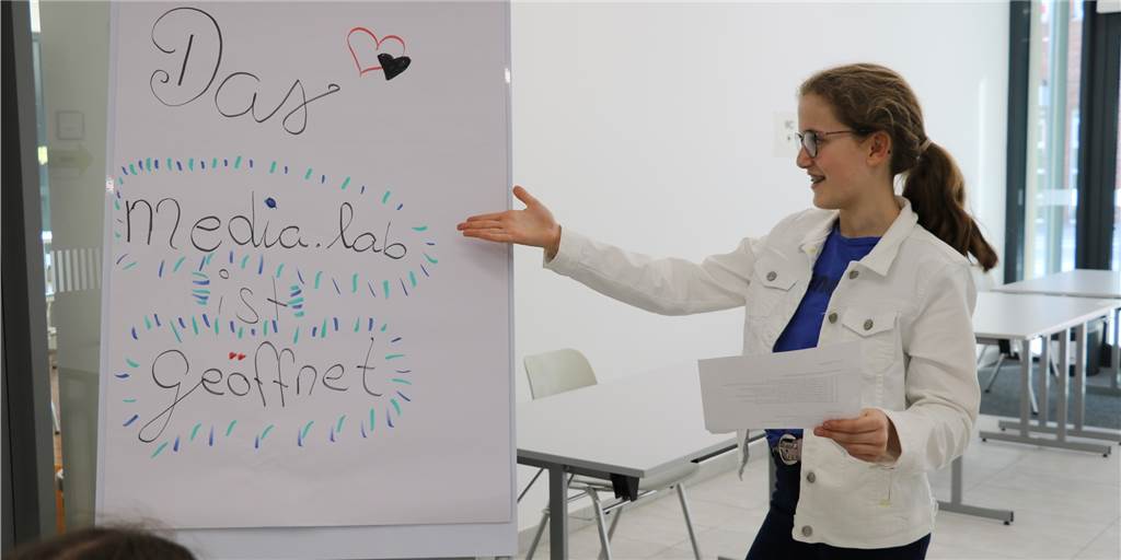 MediaLab: Sensationelles zur Wiedereröffnung an der Sekundarschule Das MediaLab hat endlich wieder geöffnet. Viele Schülerinnen und Schüler können es kaum erwarten sich in neue Projekte und Workshops zu stürzen.