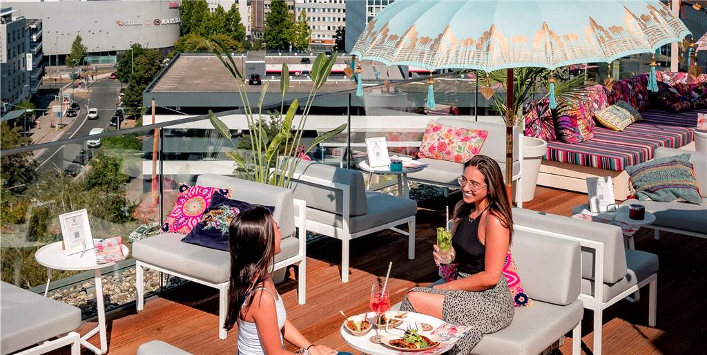 Mit bestem Blick über die Stadt: Neue Rooftop-Bars eröffnen im Ruhrgebiet Die Lil' Tiger Rooftop Bar im Mama San ist neu in der Essener City.