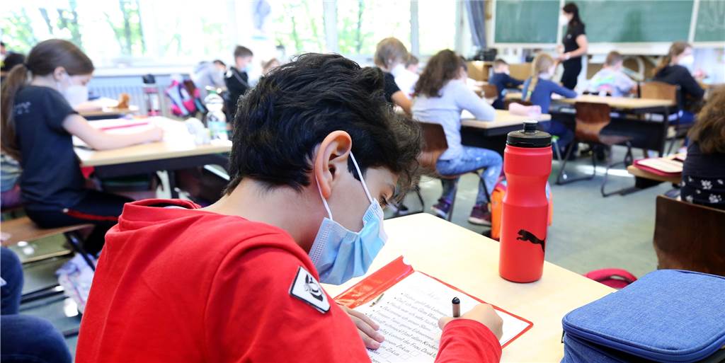 Gesundheitsamt überfordert: Schulen sollen nun Kinder in Quarantäne schicken Gesundheitsamt überfordert: Schulen sollen nun Kinder in Quarantäne schicken