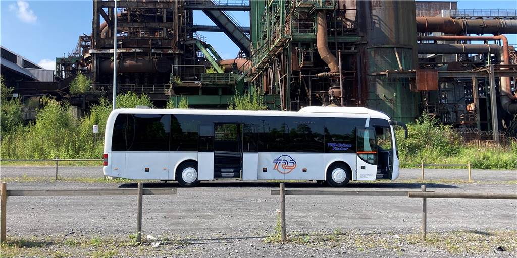 Schüler-Aktion im Impfzentrum gestartet: Wie viele sind gekommen? Auch mit Bussen kamen Kinder und Jugendliche am Donnerstag zum Impfzentrum auf Phoenix-West.