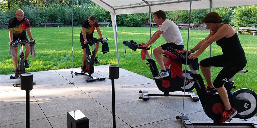 Beim SV Lünen 08 wird beim Spinning-Kurs am Vereinsheim kräftig in die Pedale getreten.
