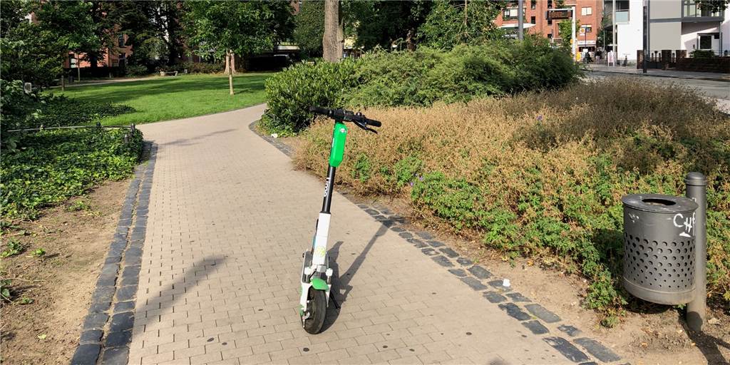 Pläne für E-Scooter in Lünen: Hier sollen die Roller bald fahren Im Juli 2020 war ein herrenloser E-Scooter der Firma Lime im Tobiaspark aufgetaucht. Die E-Scooter von Lime und Bird sollen bald auch offiziel in Lünen stehen.