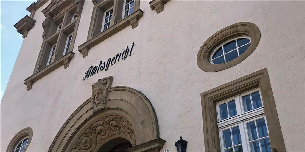 Pöbeleien und Bedrohung: 58-Jähriger rastete betrunken mehrfach aus Vor dem Amtsgericht Lünen ging es um die Ausraster eines 58-Jährigen, der unter Alkoholeinfluss mehrfach ausrastete und seine Nachbarn drangsaliert hat.