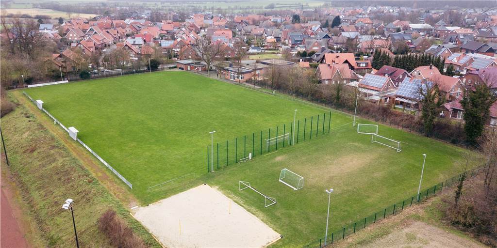 Capelle im Wandel: Gerätehaus, Fußballplatz, Dirt-Bike-Strecke und Wohnen In Capelle gibt es aktuell einen Rasen- und einen Aschenplatz. Jetzt gibt es Pläne, aus dem Rasenplatz ein kleines Wohngebiet zu machen.