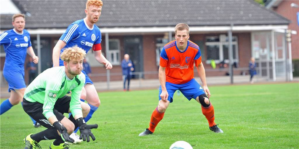 Fußball am Sonntag: Ahaus dreht spannende Landesliga-Partie gegen Senden Niklas Boll (r.) und der FC Ottenstein bekommen es im ersten Heimspiel der Saison mit dem FC Oeding zu tun.