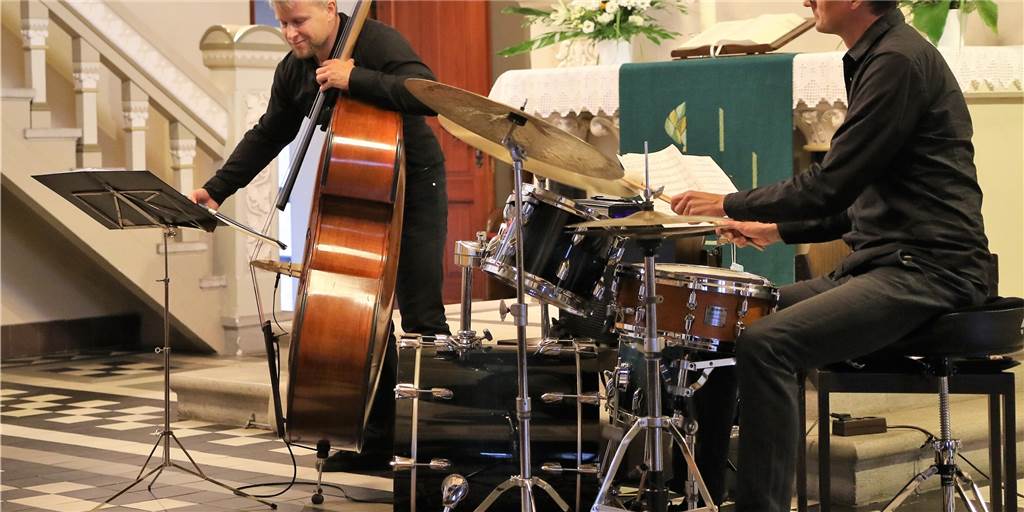 Konzert in Halterns Erlöserkirche - spannungsreich und hingebungsvoll Die Zuhörer des Konzertes in der Erlöserkirche merkten den Künstlern ihre eigene Begeisterung an, die sich auch immer wieder in sich aus dem Spiel heraus ergebenden Improvisationen zeigte.