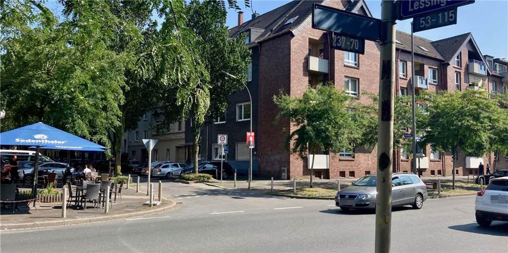 Messer-Attacke bei Streit mit 100 Menschen - Polizei setzt Taser ein An der Schützenstraße kam es am Samstag zu einem großen Polizeieinsatz.