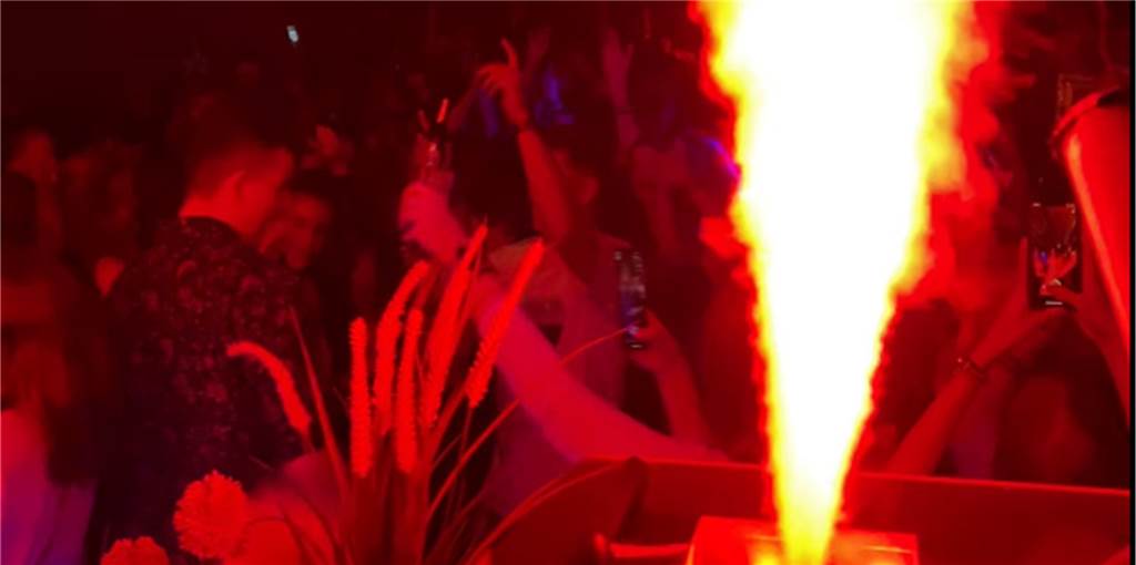 Video: So war die erste Party-Nacht im Weinkeller – „legendär einfach“ In der ersten Party-Nacht seit langem ging es am Samstag (4.9.) im Weinkeller hoch her.
