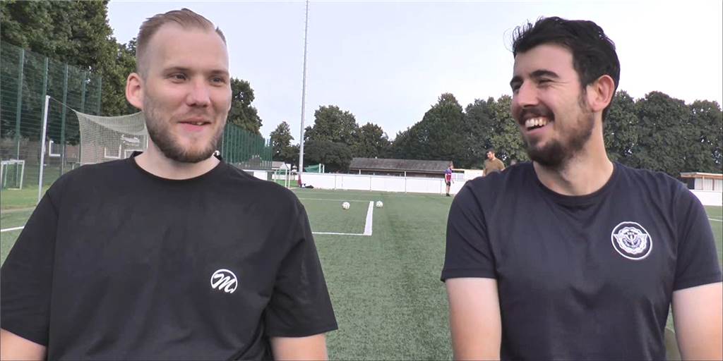 HZ-Fragenballern: Dennis Klüsener oder Jens Quinkenstein - wen mögen die Trainer mehr? In Folge eins des HZ-Fragenballern stellen sich die beiden ETuS-Stürmer Dennis Klüsener und Jens Quinkenstein unseren Fragen.