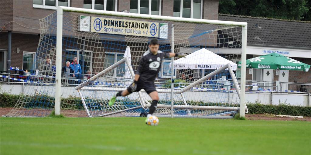 Tragödie auf Heeker Fußballplatz: Fan bricht zusammen und stirbt Das jüngste Heimspiel des SV Heek wurde von einer Tragödie überschattet.
