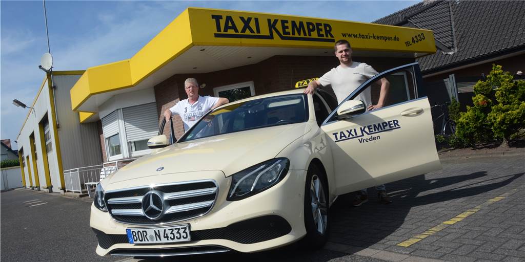 Taxi-Gewerbe: Tagsüber wird in Vreden Geld verdient, nachts wird es verbrannt Haben die Corona-Krise noch nicht ganz überwunden: Taxi-Unternehmer Ulrich (l.) und Adrian Kemper.