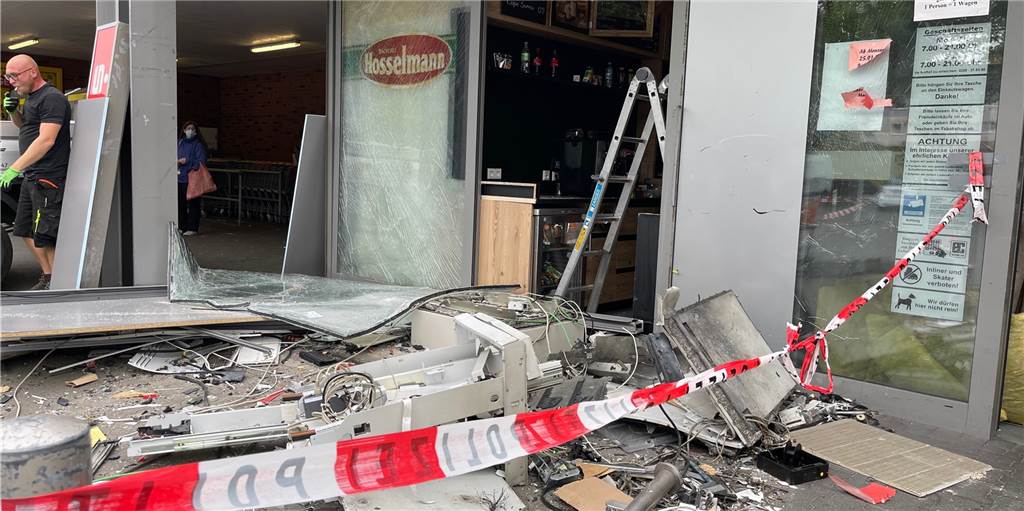 Geldautomat in Dortmund „komplett zerstört“: Explosion mitten in der Nacht Geldautomat in Dortmund „komplett zerstört“: Explosion mitten in der Nacht