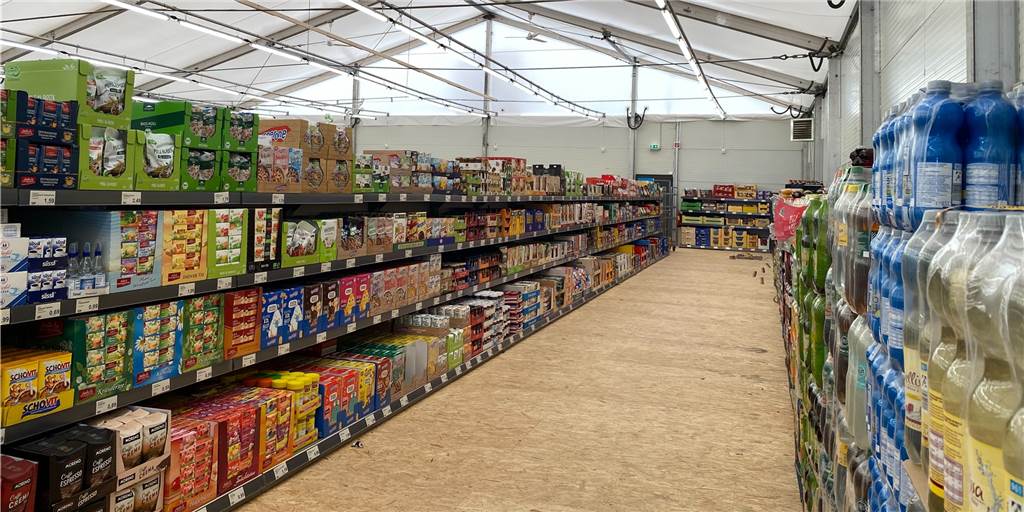 Mit Video und Fotos: Exklusiver Vorab-Einblick in das Aldi-Verkaufszelt in Ascheberg Ein Einblick in das Aldi-Verkaufszelt an der Raiffeisenstraße: Hier bietet Aldi für die kommende Zeit sein Sortiment an.