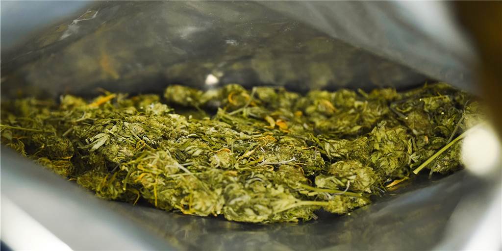 Polizei findet Drogen: Heeker muss nach Hausdurchsuchung vor Gericht zittern Die Polizei fand bei der Hausdurchsuchung 1,02 Gramm Marihuana.