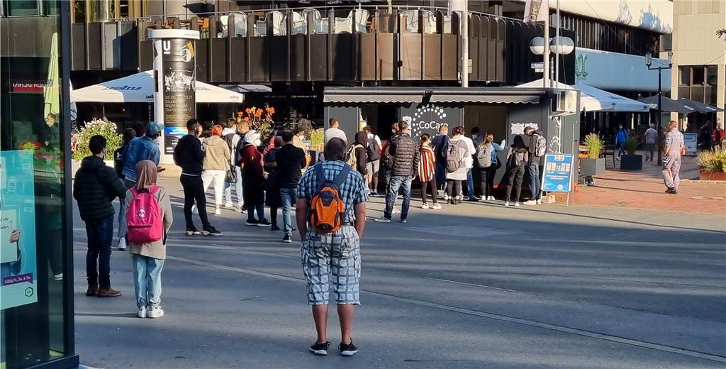 Lange Schlange vor Teststation: Wofür brauchen Dortmunder noch Schnelltests? Lange Schlange vor Teststation: Wofür brauchen Dortmunder noch Schnelltests?