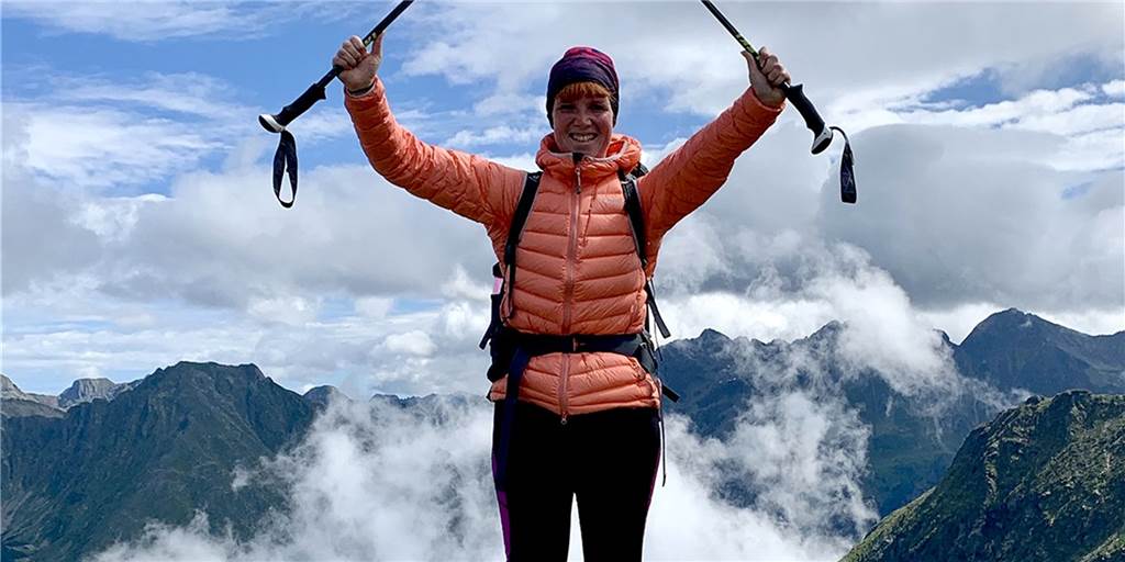 Christina Winter: Zu Fuß über die Alpen für schwerkranke Kinder In ihrem letzten Österreichurlaub ging es für Christina Winter auf die Gipfel. Ihre Krücken hat sie längst gegen Walkingstöcke getauscht.