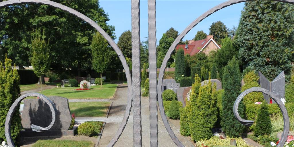 Evangelischer Friedhof in Oeding wird jetzt doch geschlossen Zu wenige Bestattungen sind der Hauptgrund, warum der evangelische Friedhof unwirtschaftlich geworden ist. Die Schließung ist die letzte Konsequenz.