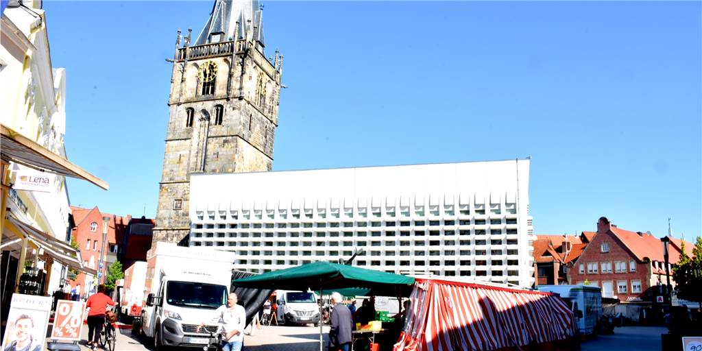 Für Bio gibt es auf dem Ahauser Wochenmarkt im Moment kein Interesse Der UWG ist der Ahauser Wochenmarkt nicht biologisch und regional genug. Die Stadt soll neuen Händlern die Möglichkeit geben, dort einen Stand aufzubauen. Doch es gibt aktuell keine Interessenten. Eine Mehrheit bekam die UWG-Idee im Rat nicht.