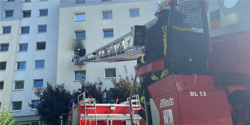 Feuer in Dortmunder Studentenwohnheim - Großeinsatz der Feuerwehr In einem Studentenwohnheim ist es zu einem Brand gekommen.