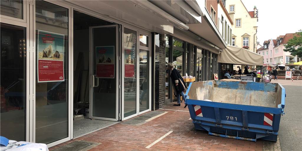 Das DER-Reisebüro verlässt die Rekumer Straße und zieht um Wo früher das Reformhaus Kaubisch war, zieht bald ein Reisebüro ein. Die Umbauarbeiten laufen derzeit.