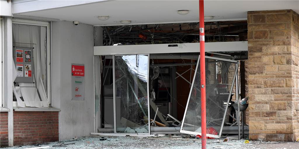 Gesprengte Geldautomaten: Anwohner in Lünen-Süd schrecken aus Schlaf hoch Unbekannte haben die Geldautomaten der Sparkasse in Lünen-Süd am frühen Freitagmorgen (10.9.) gesprengt. Am Gebäude entstand ein hoher Schaden.