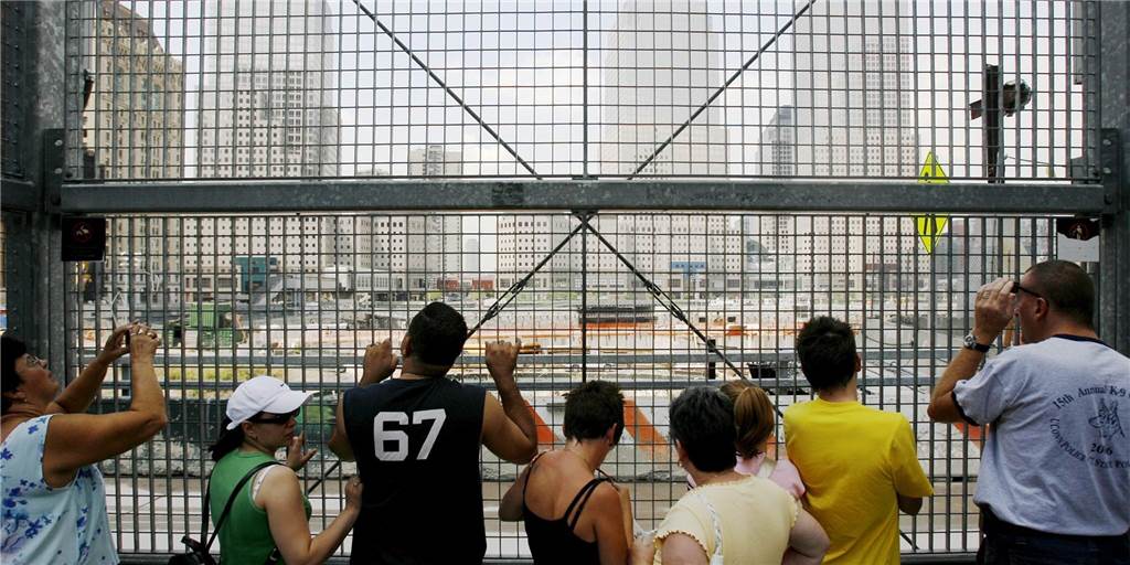 9/11: Wo mich die Nachricht vom unvorstellbaren Terror erreichte Im Dezember 2007 stand Redaktionsleiter Bernd Schlusemann an genau diesem Zaun und blickte auf Ground Zero.