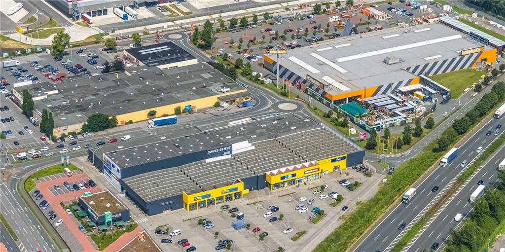 „Baby One“ eröffnet erste Filiale im Kreis Unna Im Fachmarktzentrum an der A1 (vorne) in Kamen kündigt sich ein neue Mieter an, ein bundesweit führender Baby- und Kleinkinder-Ausstatter.