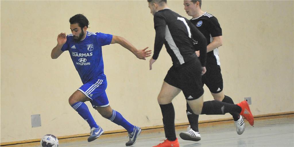 Spiele unterirdisch, kein Interesse der Zuschauer: Ist Hallenfußball noch zeitgemäß? Hallenfußball-Spiele haben an Attraktivität verloren, meint unser Autor.