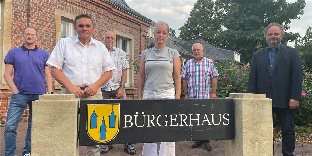 Nordkirchener Politik stellt sich gegen „undemokratischen“ Vandalismus Stellen sich geschlossen gegen die Zerstörung von Wahlplakaten: Christian Lübbert (UWG), Bürgermeister Dietmar Bergmann, Joachim Seidel (FDP), Uta Spräner (Die Grünen), Gereon Stierl (SPD) und Markus Pieper (CDU).