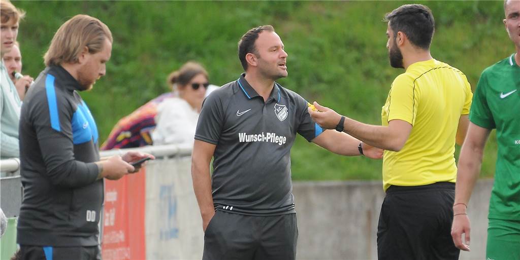 Beim FC Frohlinde: Spieler verärgert, Nase krumm und Schiedsrichter-Leistung diskutabel Frohlindes Trainer Jimmy Thimm war mit einigen Entscheidungen des Referees nicht einverstanden.