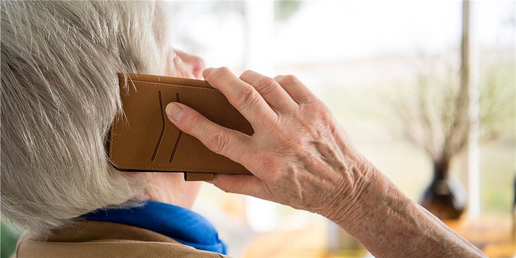 Seniorin seit Wochen ohne Telefon: Schon 80 Euro Kosten fürs „Notfallhandy“ Seniorin seit Wochen ohne Telefon: Schon 80 Euro Kosten fürs „Notfallhandy“