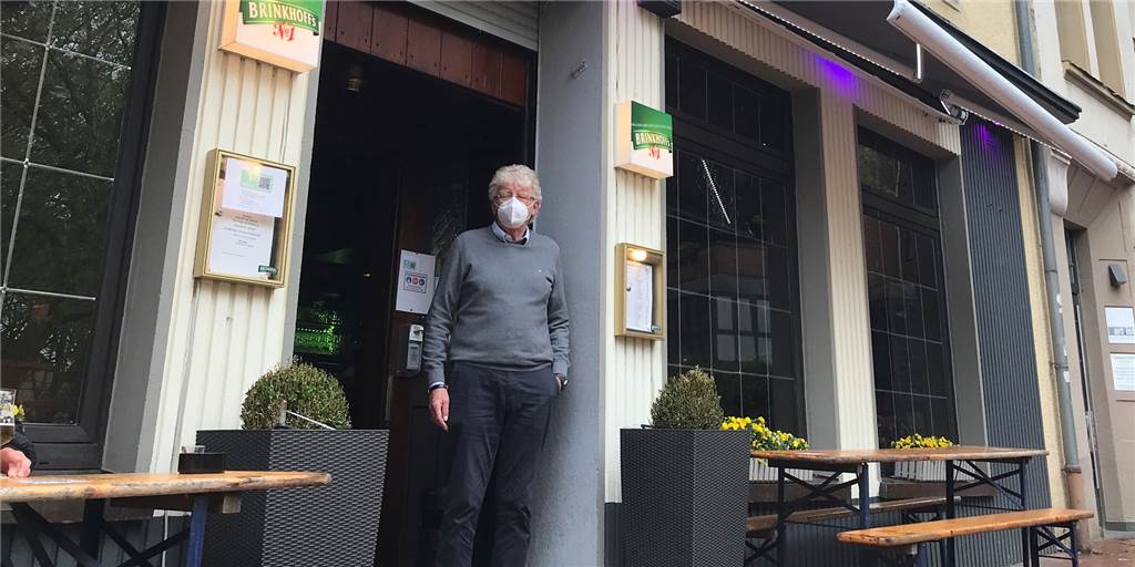 Riesiger Shitstorm nach 2G-Ankündigung: Kneipen-Wirt macht Rückzieher Der Marktschänke-Inhaber Karl-Heinz van Loon aus Castrop-Rauxel erlebt derzeit einen riesigen Shitstorm.