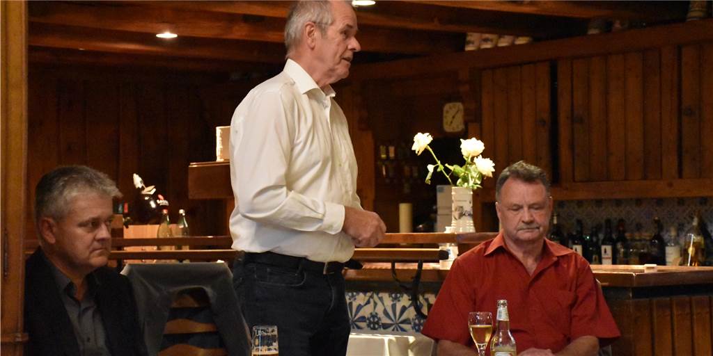 Diskussion um Mecke und Tierschutz: „Die Politik hat gar nichts gemacht“ Friedrich Ostendorff, Biobauer und agrarpolitischer Sprecher von Bündnis 90/Die Grünen im Bundestag (M.), war am Montagabend (14. September) im Hotel Baumhove auf Einladung der Grünen neben Herbert Goldmann, Landratskandidat der Grünen aus dem Kreisverband Unna, in Werne zu Gast.