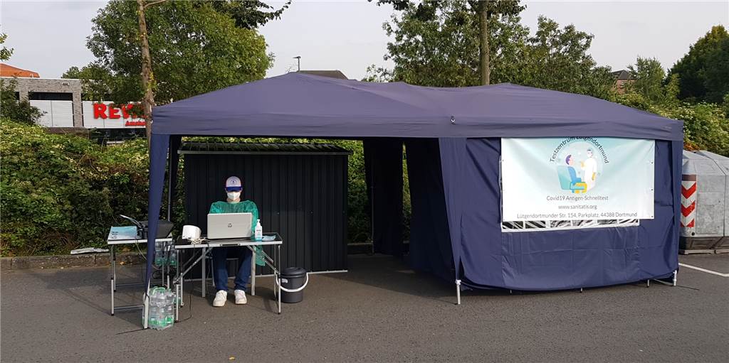 Musikproduzent und Physikstudent machen Schnelltests im Dortmunder Westen Die neue Teststelle in Dortmund Lütgendortmund befindet sich in dem blauen Pavillon. Tests gibt es ohne Termin und auch für Kinder ab drei Jahren.