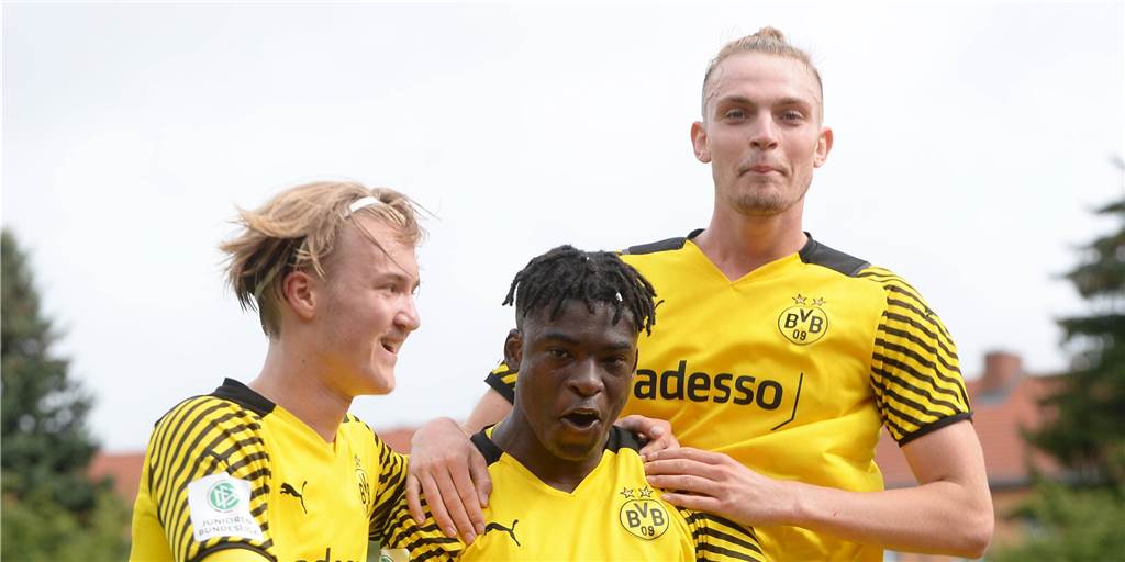 Youth-League: BVB-U19 feiert Sieg gegen Istanbul- Top-Talent sorgt für Entscheidung Youth-League: BVB-U19 feiert Sieg gegen Istanbul- Top-Talent sorgt für Entscheidung