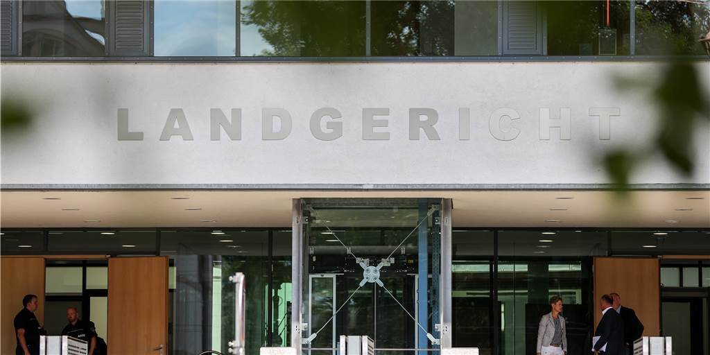 Tödlicher Streit um Volkshelden: Afghanen vor Gericht Im Streit über die politische Situation in Afghanistan sind drei Männer aufeinander losgegangen. Einer starb, zwei wurden schwer verletzt. Seit Mittwoch beschäftigt die Tat das Essener Schwurgericht.