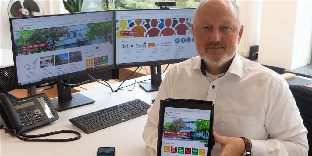 Auf schnellem Weg zur Urkunde: Rathaus der Gemeinde Südlohn wird digitaler Benutzerfreundlich und ein Schritt in Richtung des digitalen Rathauses: Markus Lask, Leiter der Facheinheit Zentrale Dienste, sieht die Gemeinde mit der neuen Homepage und den darin verknüpften Online-Dienstleistungen für die Zukunft gut aufgestellt.