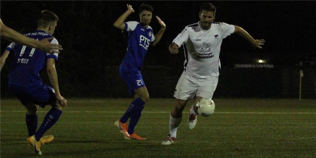 TuS Hiltrup eine Nummer zu groß: FC Nordkirchen scheidet verdient aus Kreispokal aus Tobias Temmann (r.) und der FC Nordkirchen verloren gegen den TuS Hiltrup.