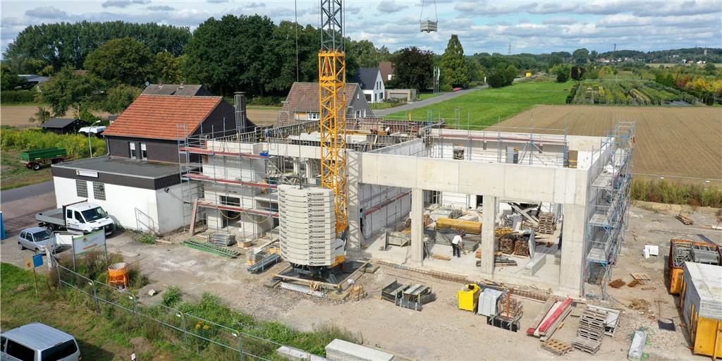 Rohbau steht: Feuerwehr in Niederaden zieht nächstes Jahr um In Niederaden wird ein neues Gerätehaus für die Feuerwehr gebaut.