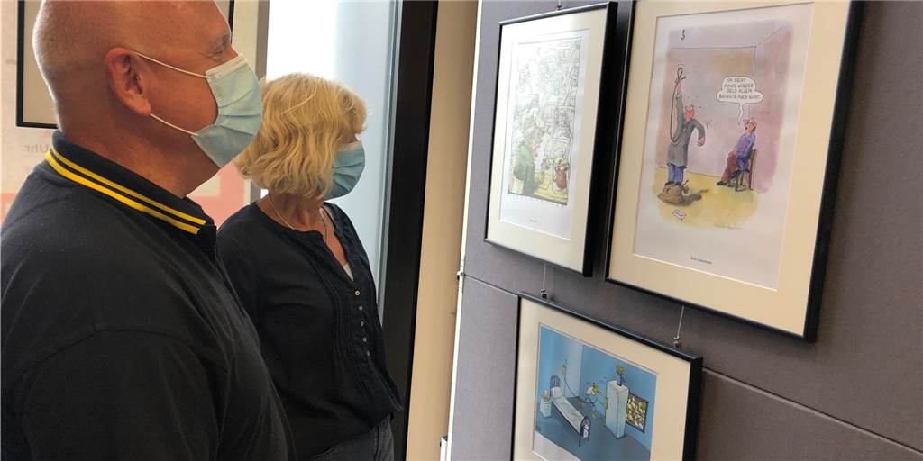 Provokant und wichtig: Karikaturen in Selm reißen Tod aus der Tabuzone Martina und Bernd Buchholz finden manche Karikaturen in der Ausstellung der Hospizgruppe Selm-Olfen-Nordkirchen provozierend, aber gut.