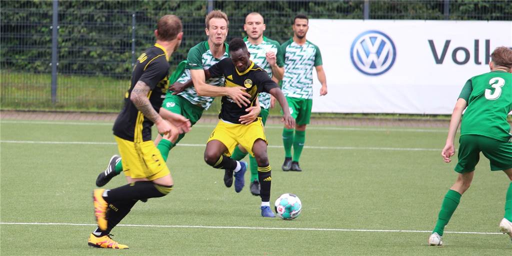 Fußballschweiß und Edelweiß: SuS Kaiserau verzückt die Hochzeitsgesellschaft Alhuasain Barry markierte für den SuS Kaiserau bei Firtinaspor Herne das erste und letzte Tor.