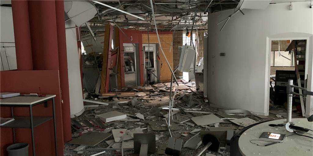 Nach Automatensprengung: Wie geht es weiter mit der Sparkasse in Lünen-Süd? Die Wucht der Detonantion richtete immensen Schaden in der Geschäfststelle der Sparkasse in Lünen-Süd an. Wann dort wieder geöffnet werden kann, wird derzeit von Fachleuten geprüft.