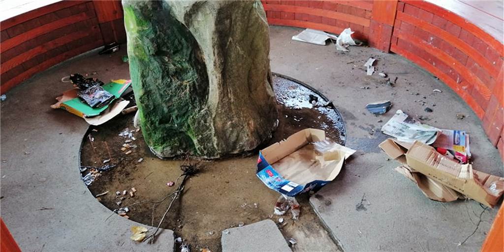 Zündelei: Mutige Zeugin wird von Jugendlichen bespuckt und beworfen Zündelei: Mutige Zeugin wird von Jugendlichen bespuckt und beworfen